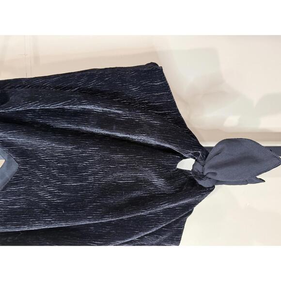 Chloe Oliver Medium Black Textured Women's Tank Top with Front Tie - Picture 3 of 7